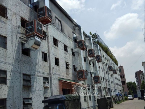 環(huán)?？照{(diào)是企業(yè)防暑降溫的必備設(shè)備。