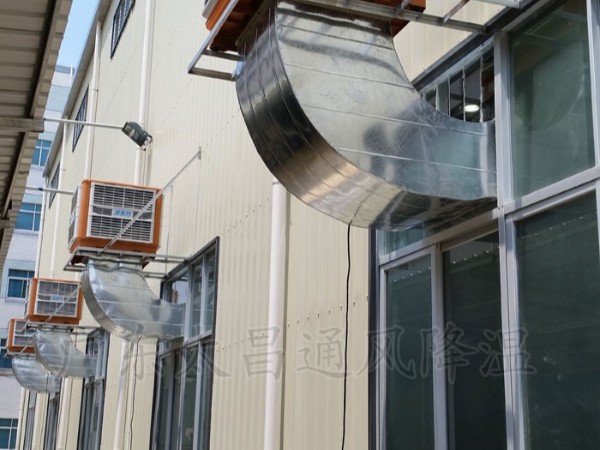 潤東方環(huán)?？照{(diào)又解決一家鋼結(jié)構(gòu)廠房高溫困擾